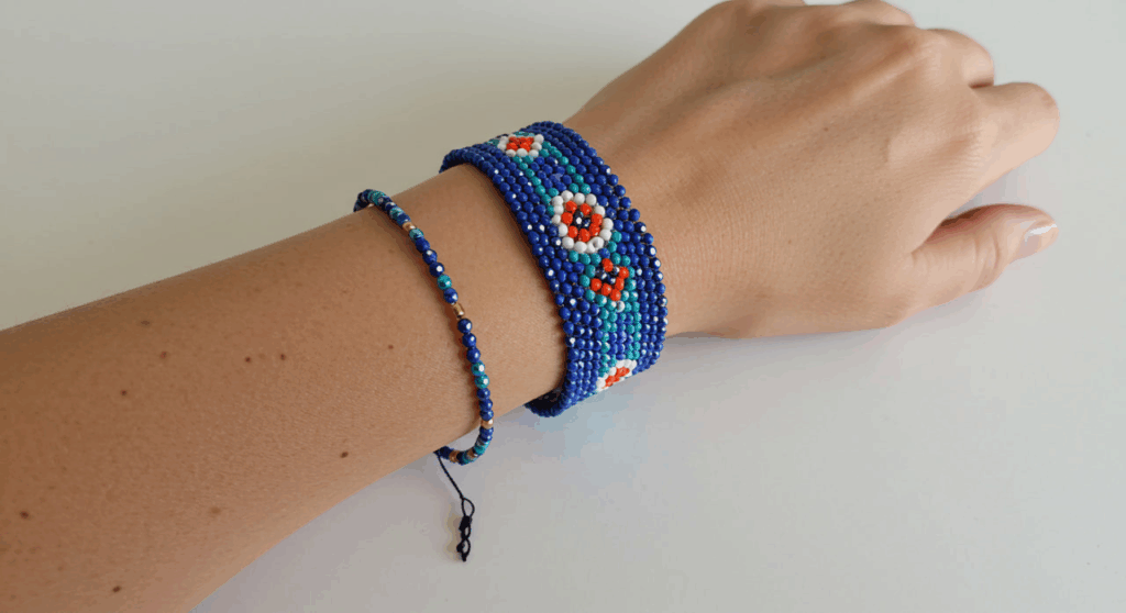 How to Make a Beaded Bracelet in 10 Minutes How to Make a Beaded Bracelet in 10 Minutes